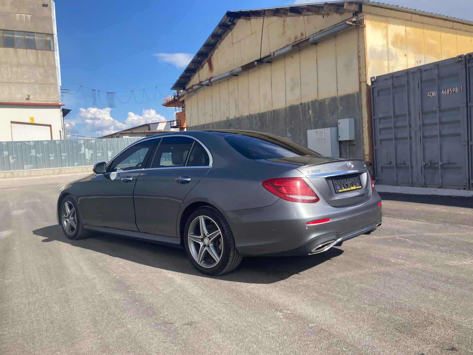 Mercedes-Benz E 300 4Matic/AMG/Серв. ист./2 ключа/Масаж/CarPlay/Пано/ - изображение 5