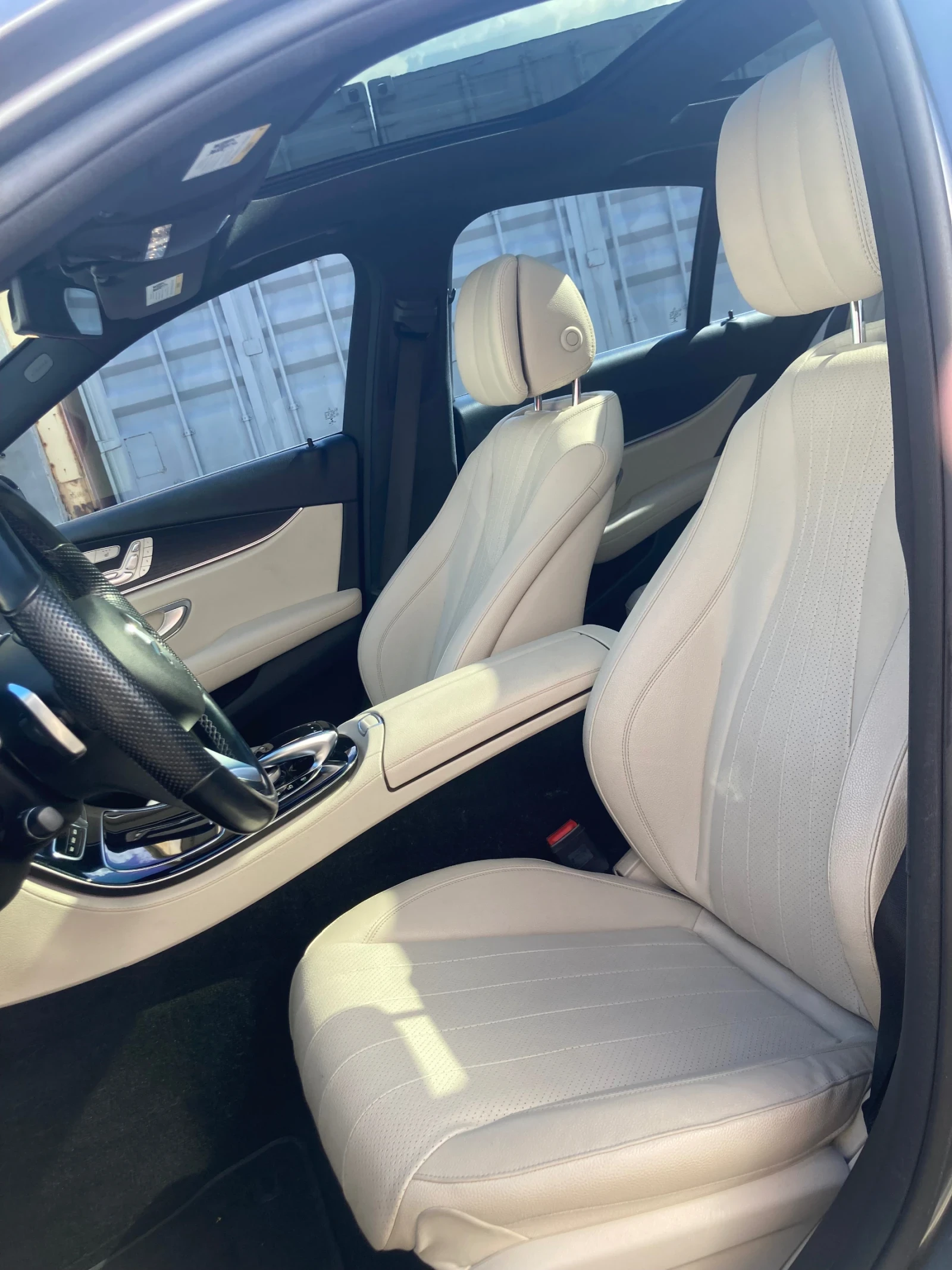 Mercedes-Benz E 300 4Matic/AMG/Серв. ист./2 ключа/Масаж/CarPlay/Пано/ - изображение 8
