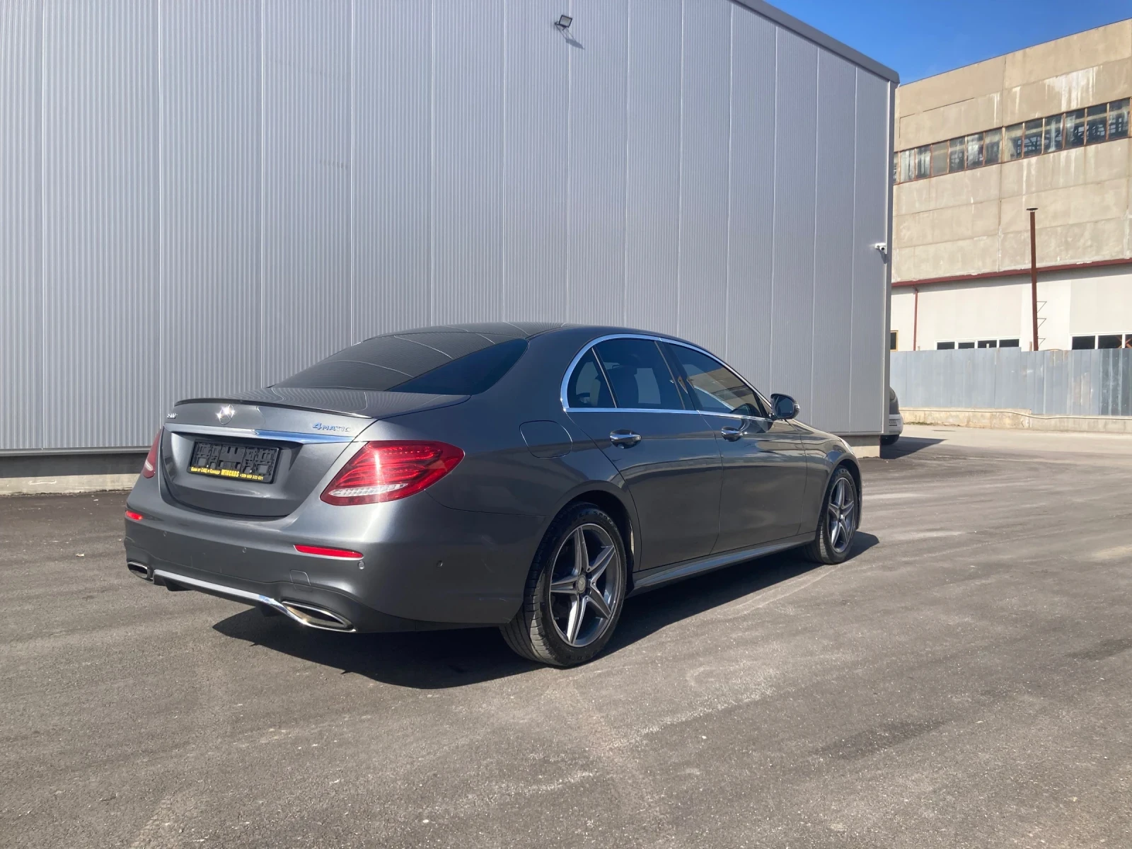 Mercedes-Benz E 300 4Matic/AMG/Серв. ист./2 ключа/Масаж/CarPlay/Пано/ - изображение 3