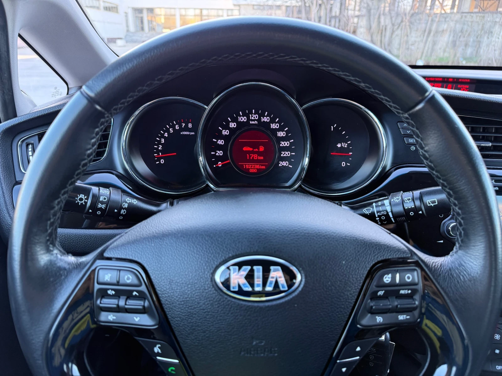 Kia Ceed 1.6i | Mobile.bg � ����������� 12