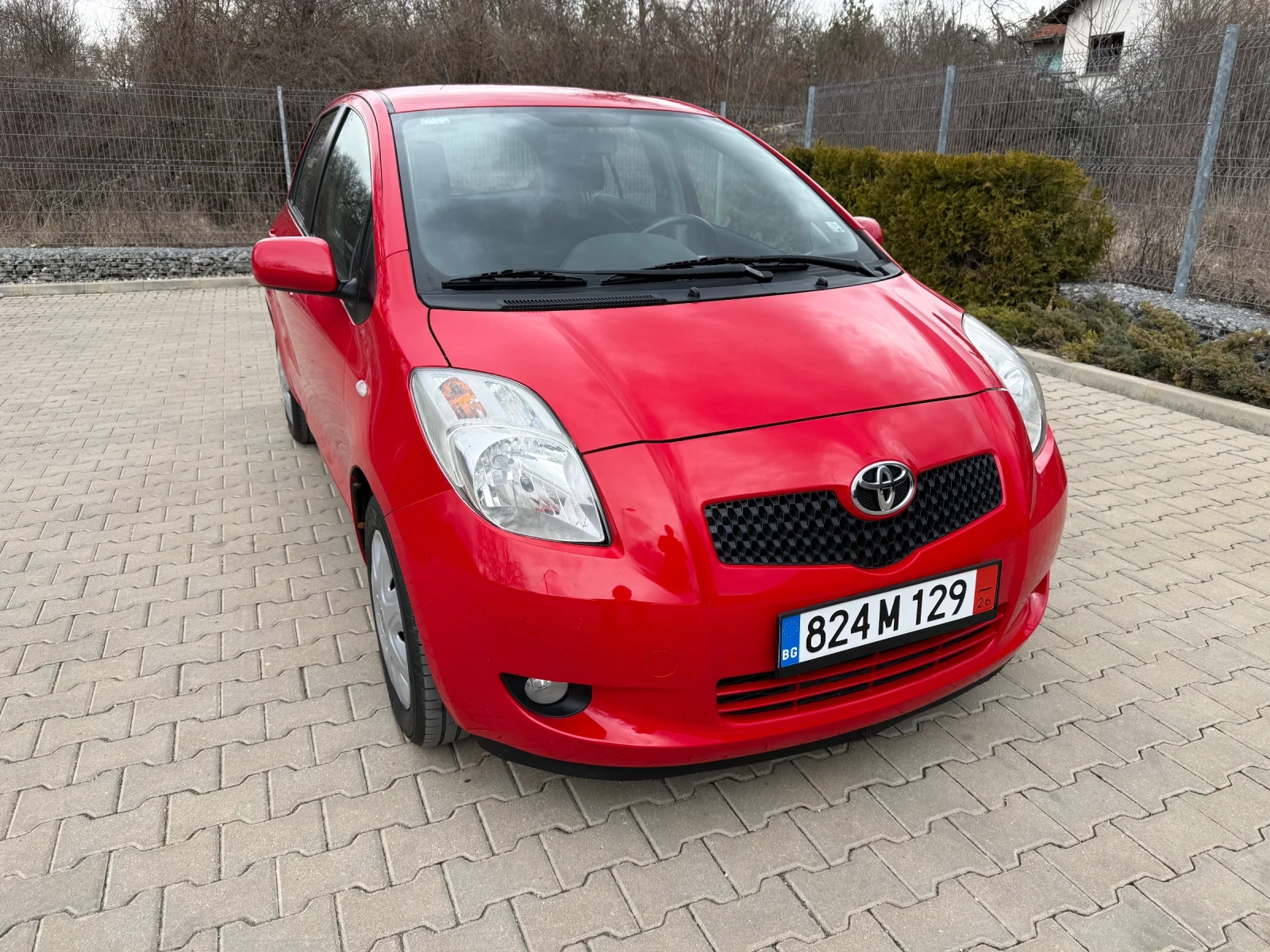 Toyota Yaris 1.3 VVT-I Автоматик, снимка 3 - Автомобили и джипове - 53891401