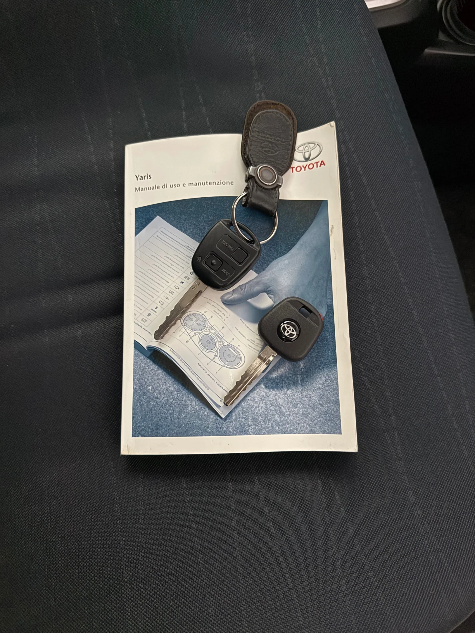 Toyota Yaris 1.3 VVT-I Автоматик, снимка 17 - Автомобили и джипове - 53891401