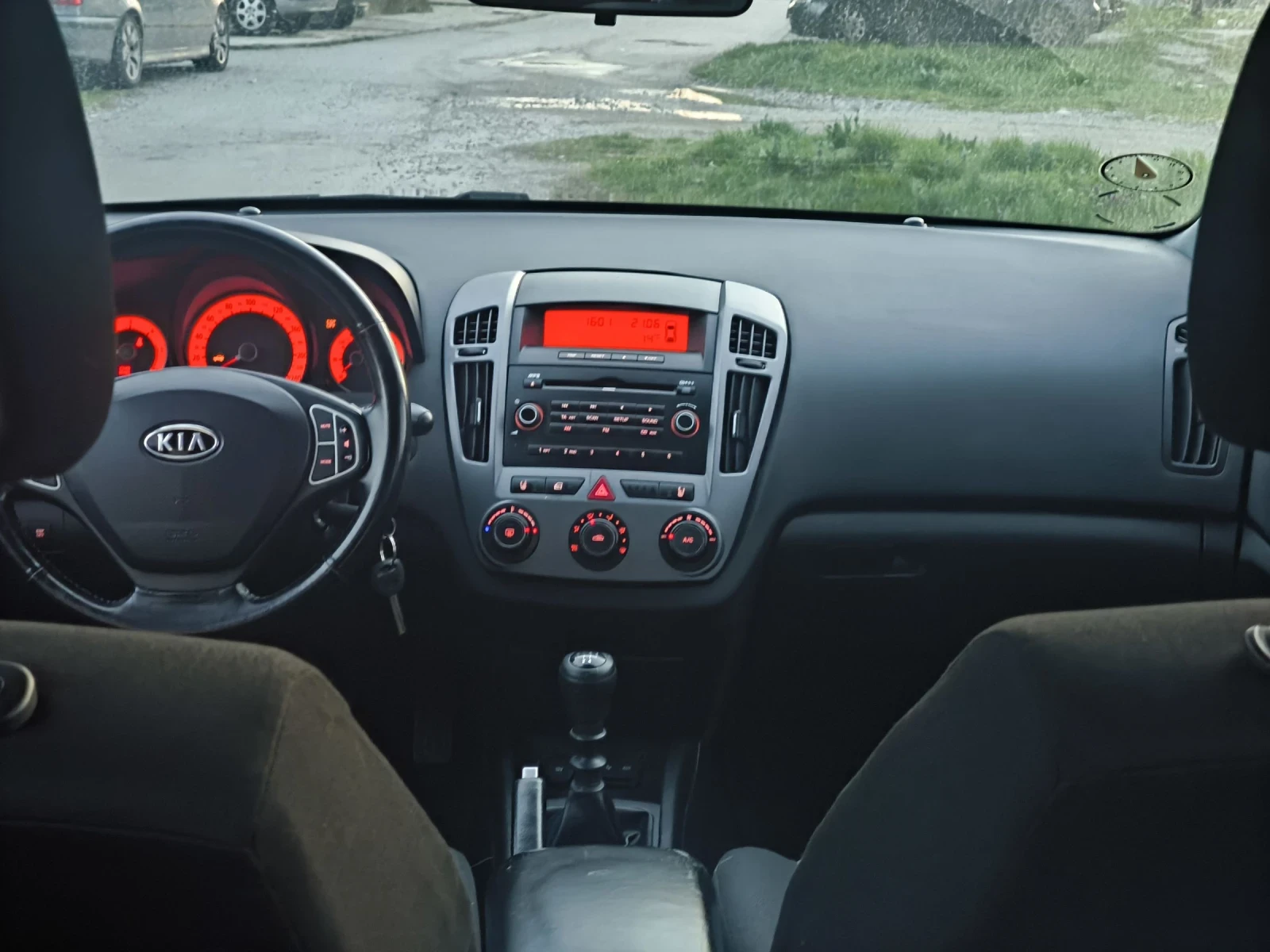 Kia Ceed 1.6crdi, снимка 9 - Автомобили и джипове - 53982324