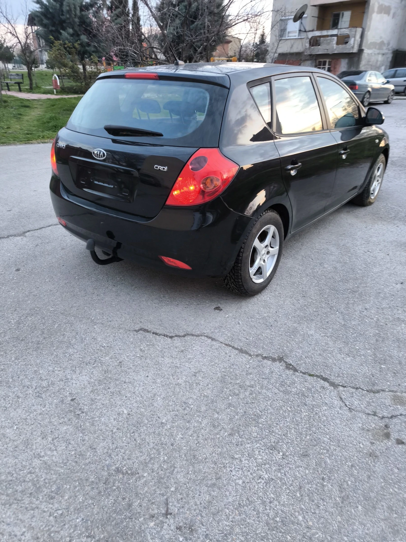 Kia Ceed 1.6crdi, снимка 6 - Автомобили и джипове - 53982324