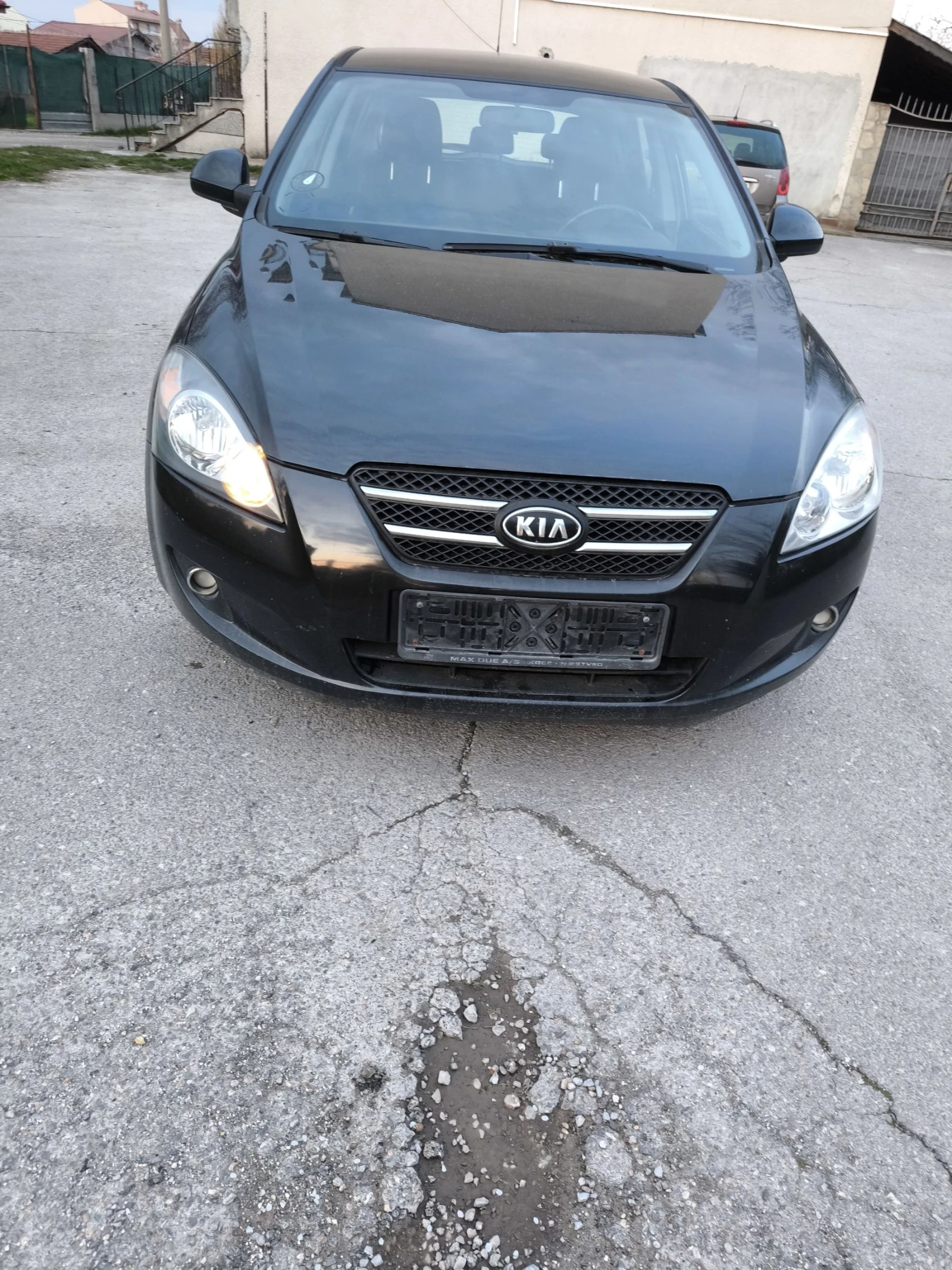 Kia Ceed 1.6crdi, снимка 3 - Автомобили и джипове - 53982324