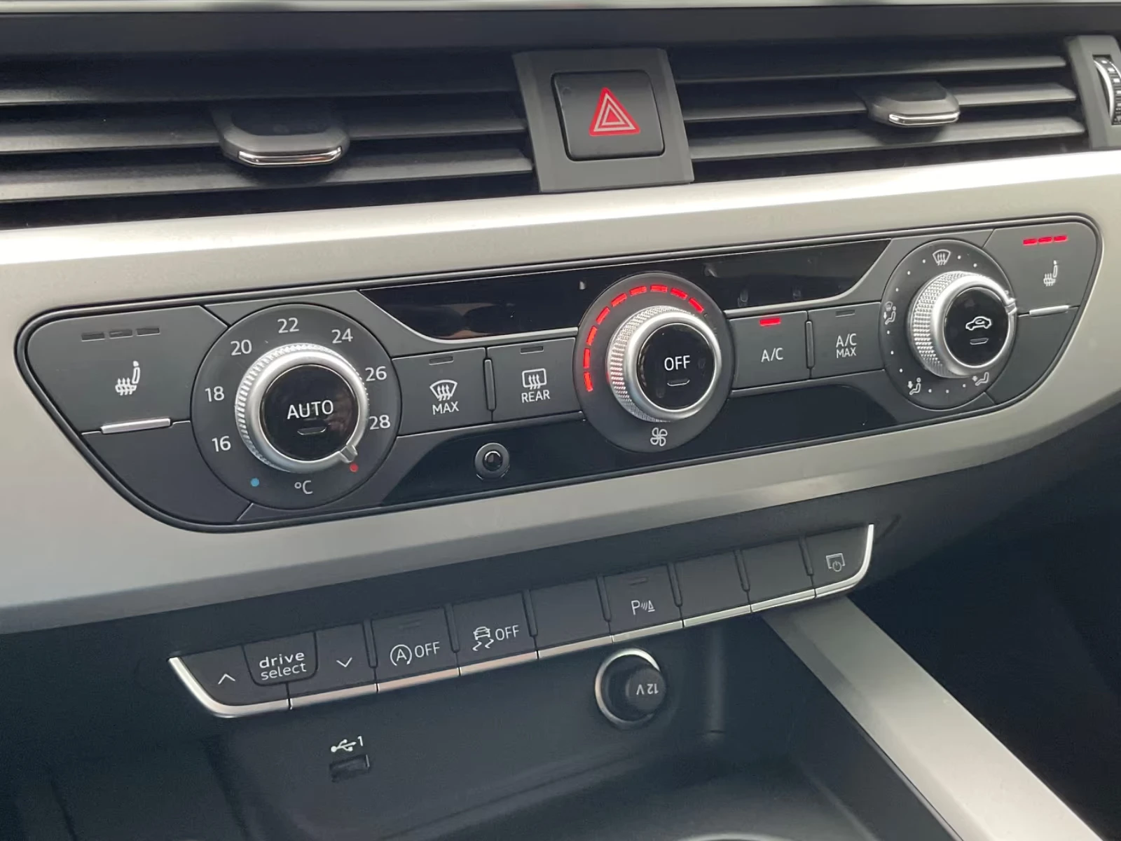 Audi A5 SB 40/S-LINE/ACC/CAM/NAVI/180h, снимка 13 - Автомобили и джипове - 54056557