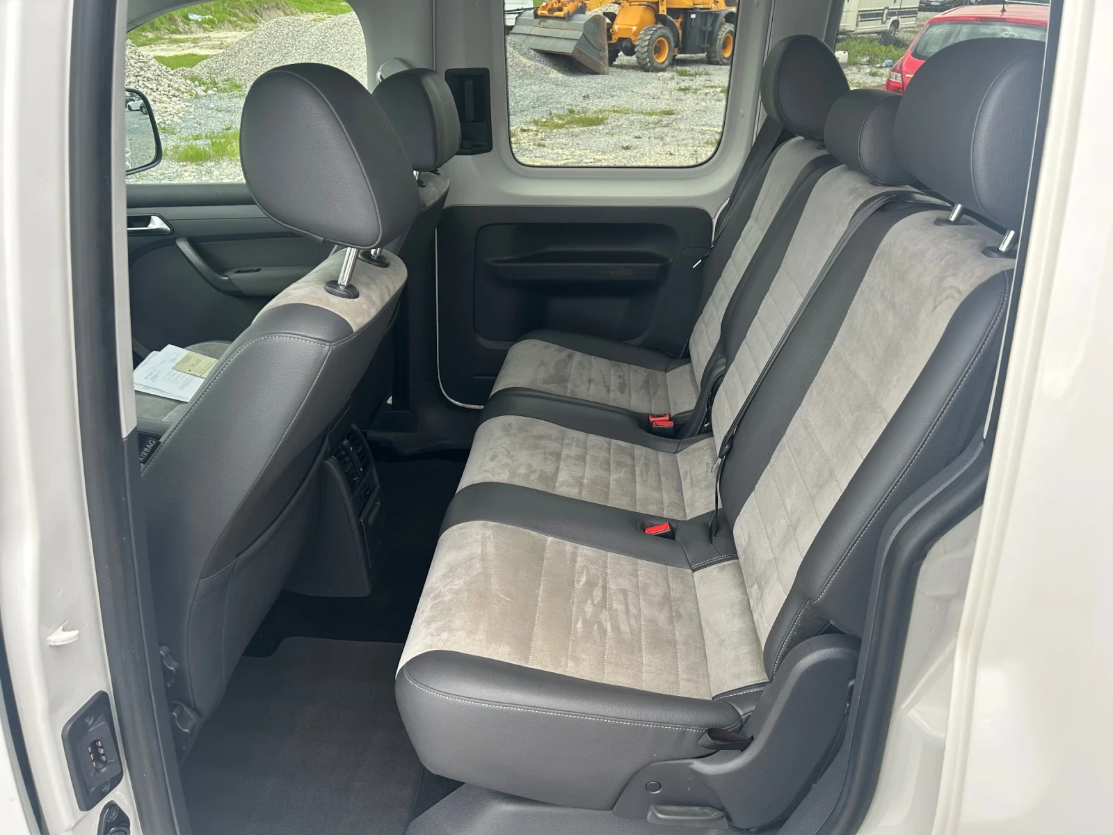 VW Caddy 2.0 TDI 4Motion Edition30, снимка 6 - Автомобили и джипове - 54244213