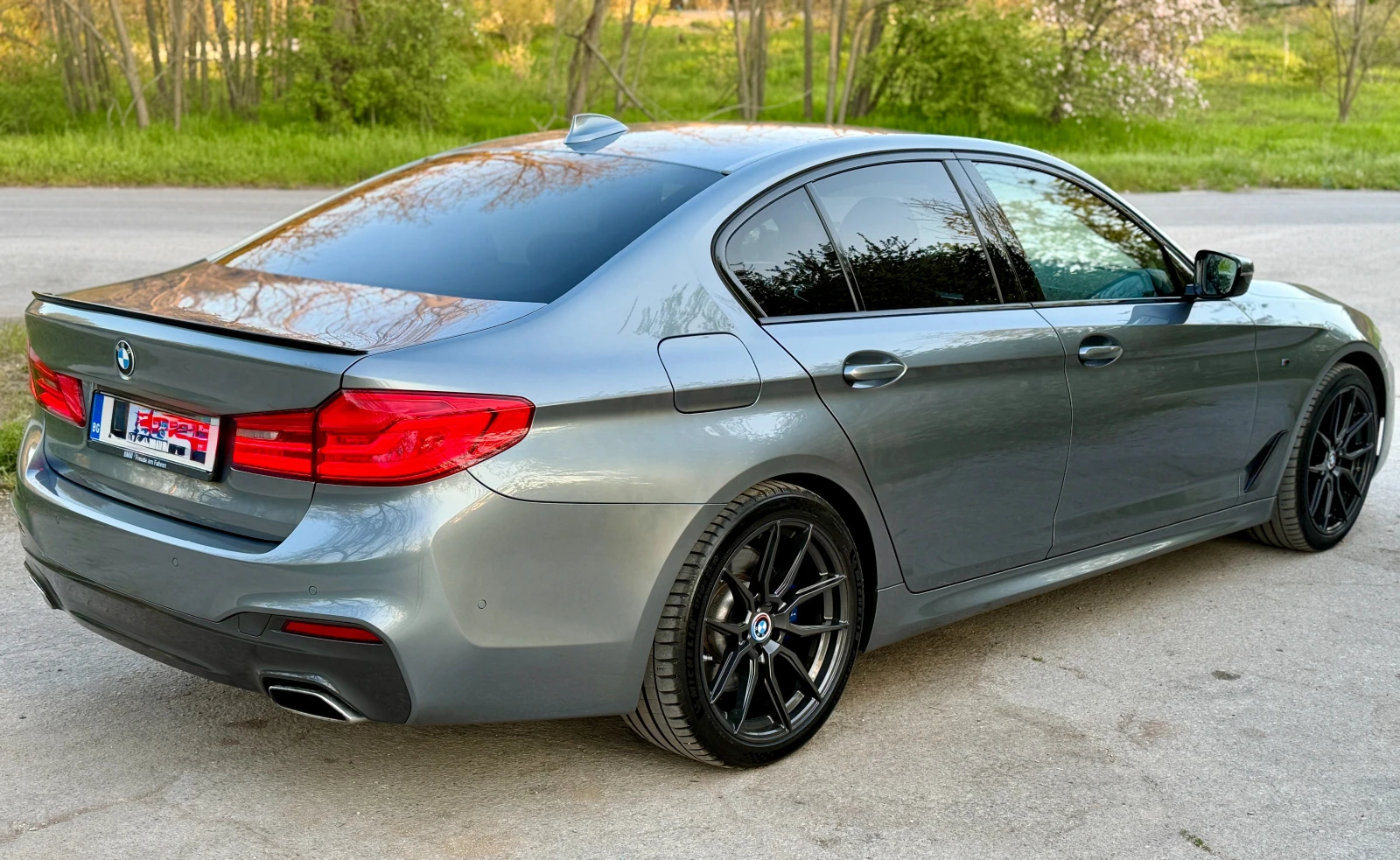 BMW 530 Mpack xdrive, снимка 3 - Автомобили и джипове - 54247307