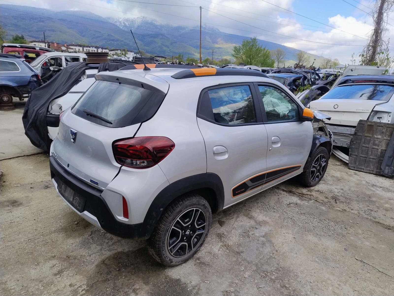 Dacia Spring, снимка 3 - Автомобили и джипове - 54440794
