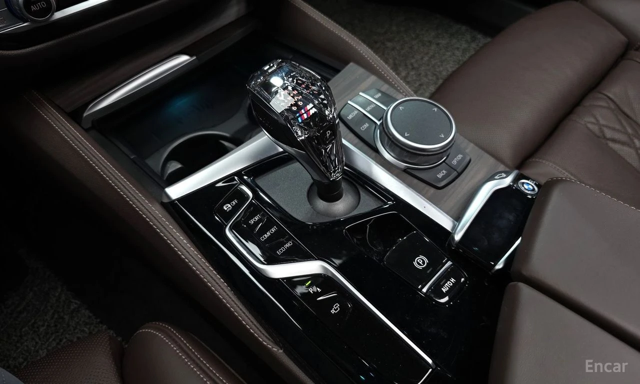 BMW 530 i xDrive M-Sport* HARMAN KARDON* 360 CAM* HEAD-UP*, снимка 13 - Автомобили и джипове - 54761624