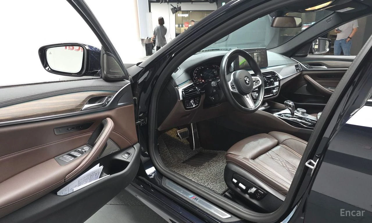 BMW 530 i xDrive M-Sport* HARMAN KARDON* 360 CAM* HEAD-UP*, снимка 6 - Автомобили и джипове - 54761624
