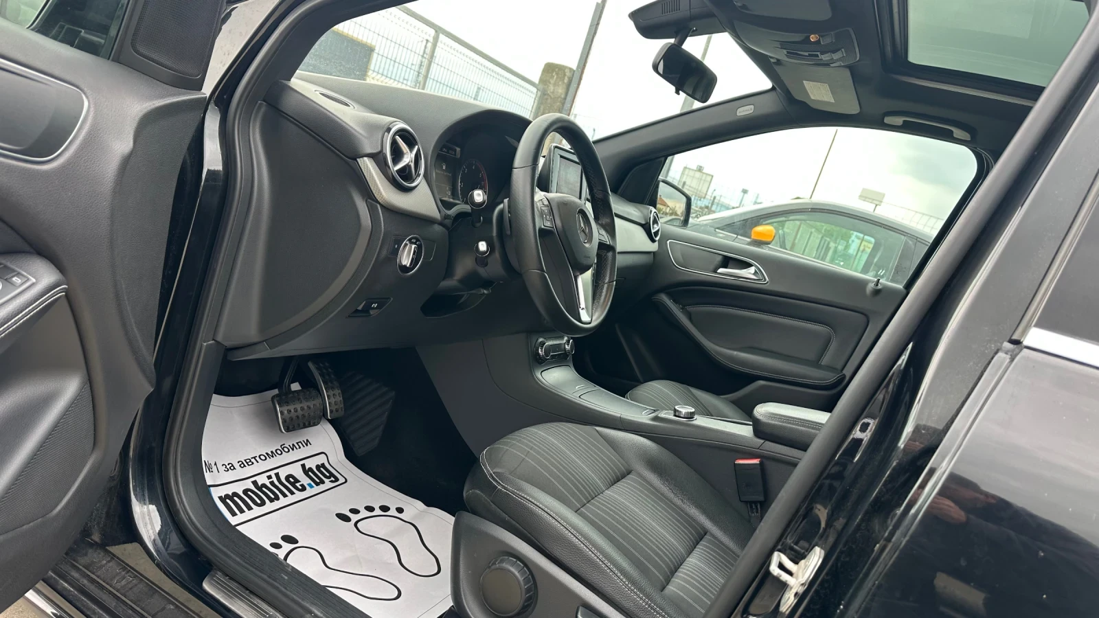Mercedes-Benz B 180 Ксенон!Лед!Кожа!Панорама!Нов съединител!!!, снимка 9 - Автомобили и джипове - 54887566