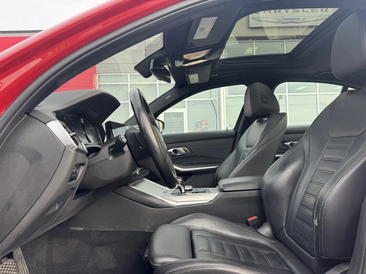 BMW 330 * PANORAMA * AWD * Автокредит (Цена до България), снимка 12 - Автомобили и джипове - 55101954
