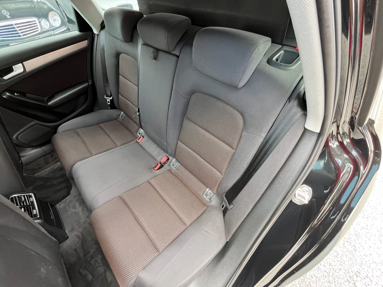 Audi A4 Allroad 2.0TDI Ambiente, снимка 10 - Автомобили и джипове - 55102034