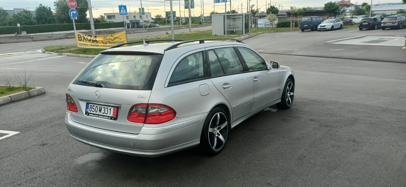 Mercedes-Benz E 220 Лек, снимка 6 - Автомобили и джипове - 55190100