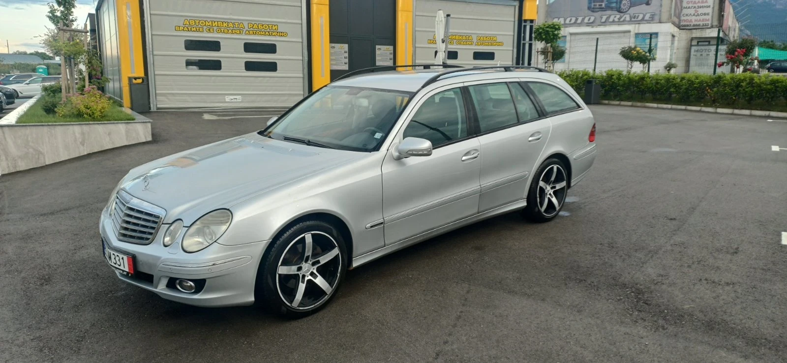 Mercedes-Benz E 220 Лек, снимка 3 - Автомобили и джипове - 55190100