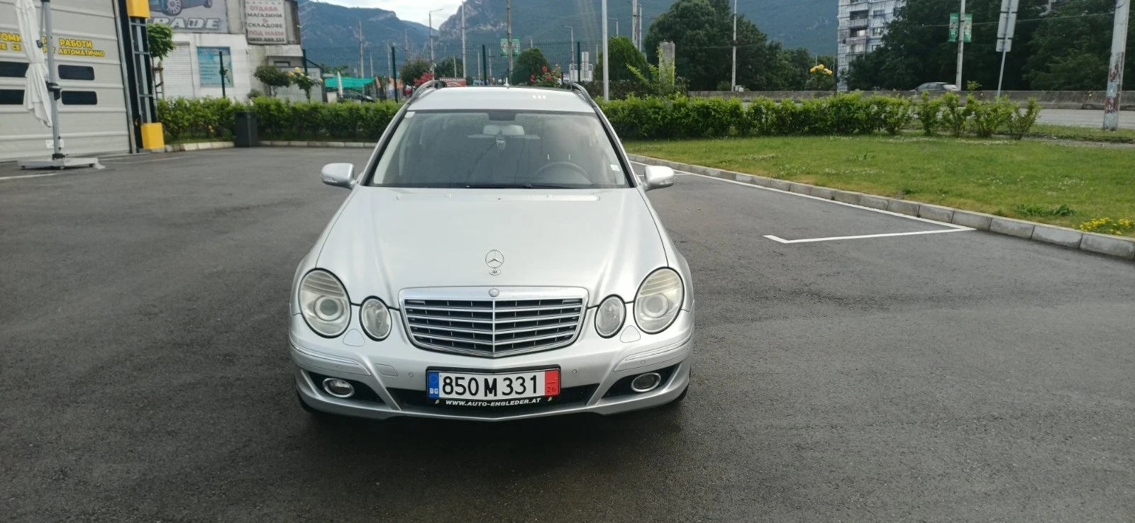 Mercedes-Benz E 220 Лек, снимка 2 - Автомобили и джипове - 55190100