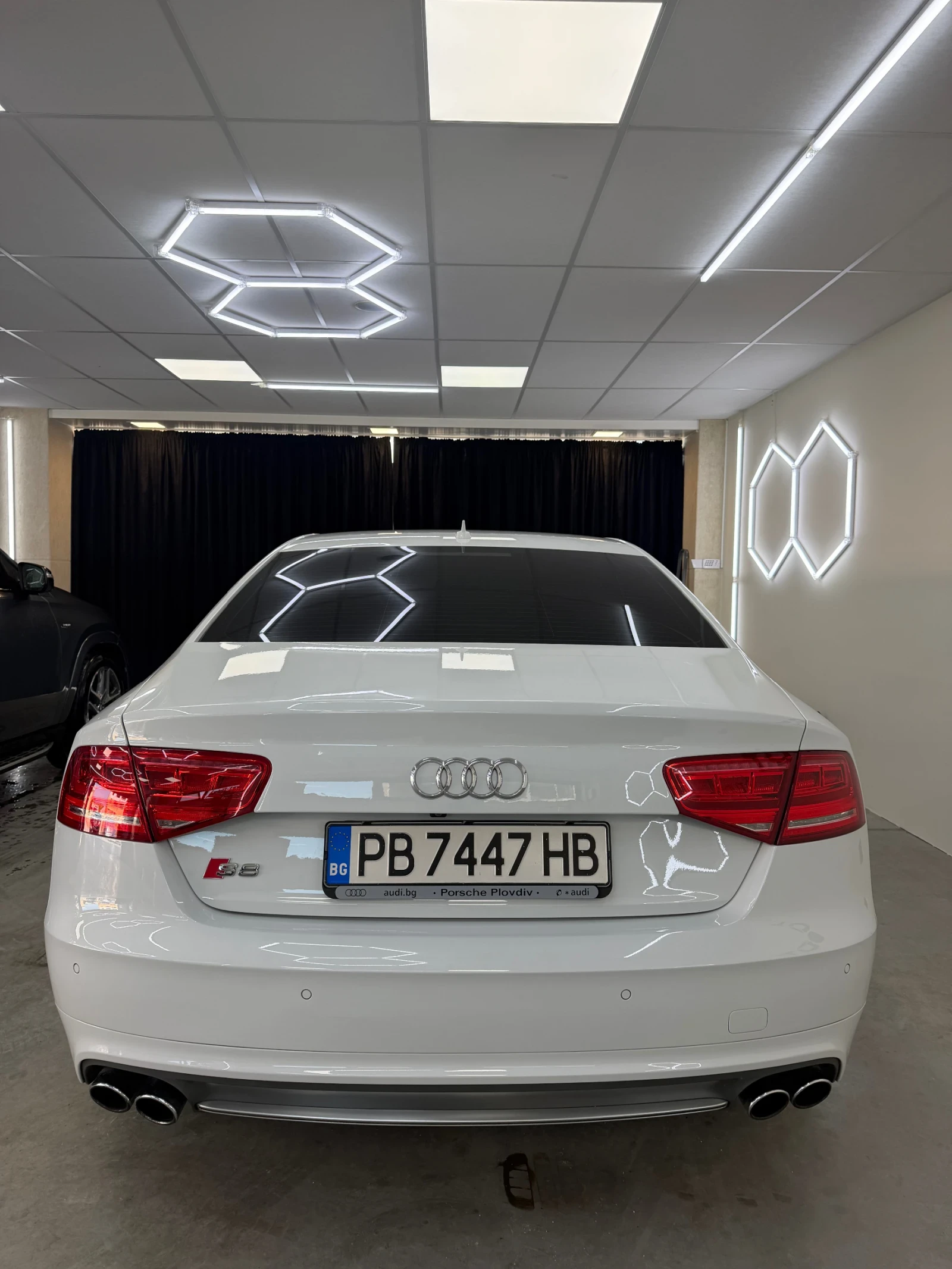 Audi S8 Реални км, снимка 3 - Автомобили и джипове - 55407262