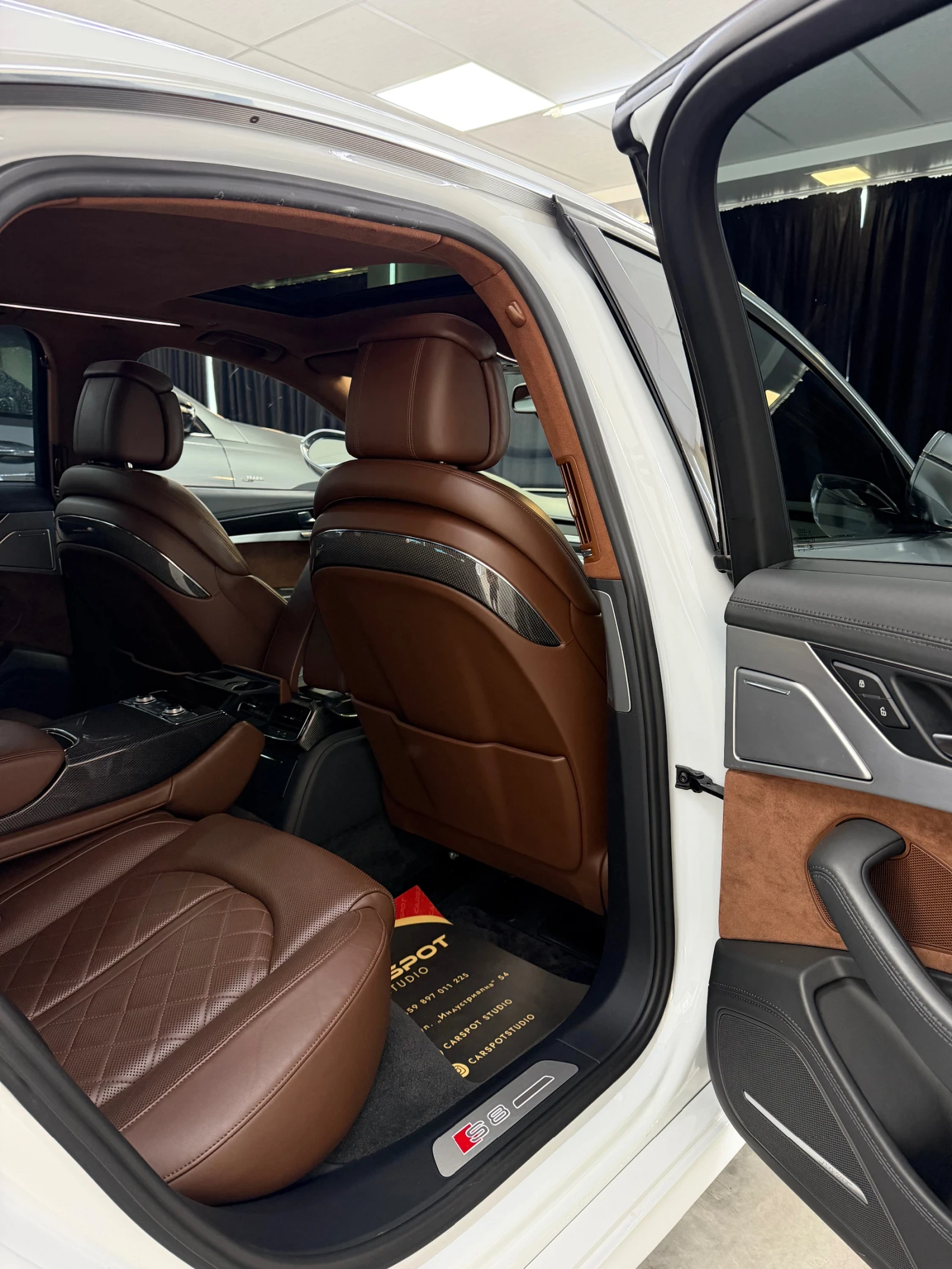 Audi S8 Реални км, снимка 9 - Автомобили и джипове - 55407262