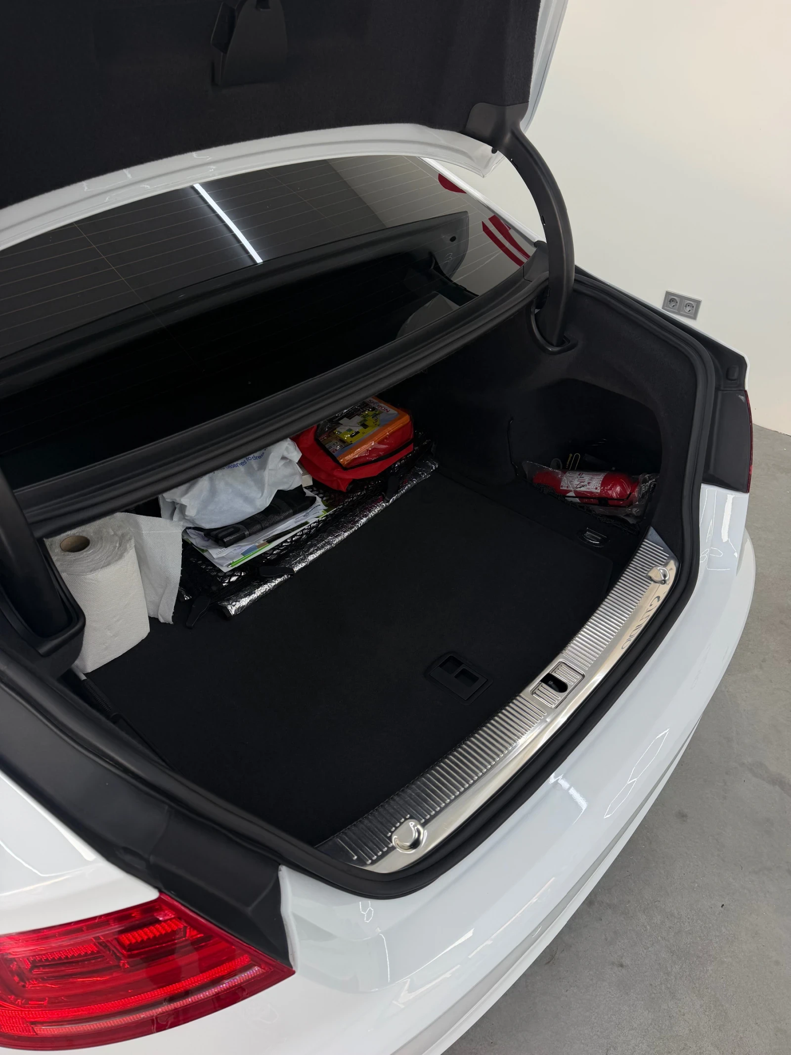 Audi S8 Реални км, снимка 8 - Автомобили и джипове - 55407262