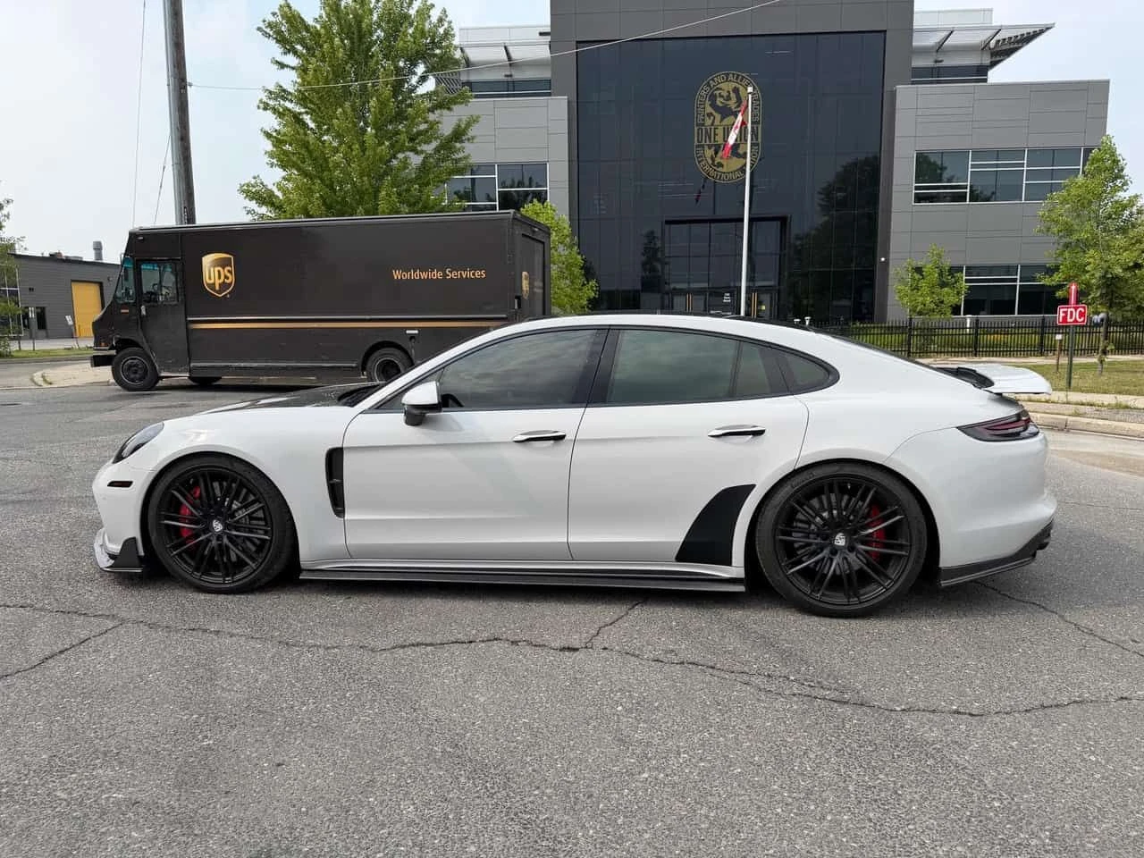 Porsche Panamera Turbo  CARFAX, снимка 2 - Автомобили и джипове - 55652071