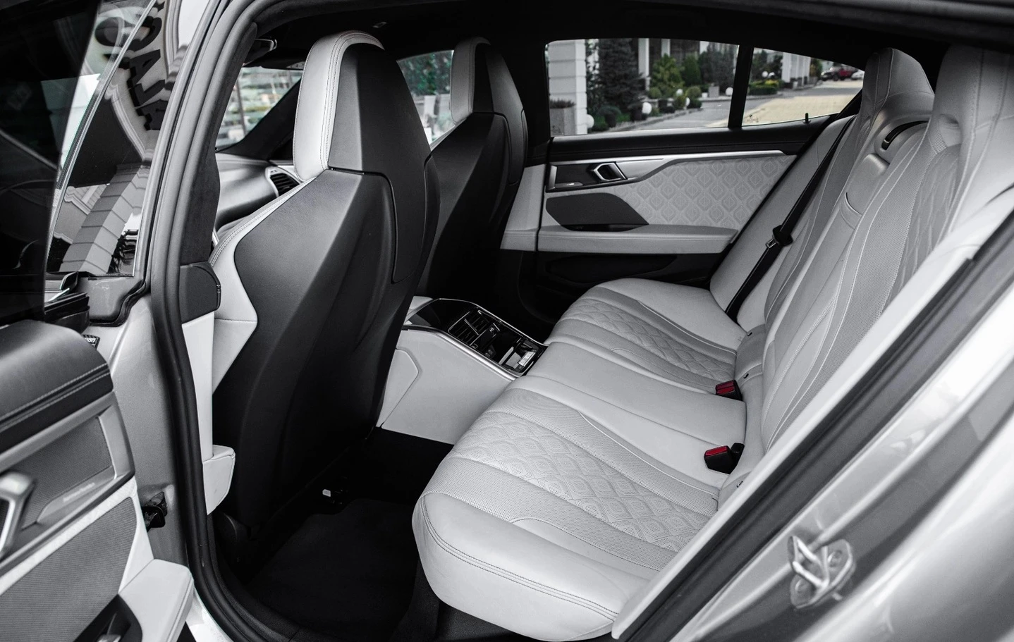 BMW M8 Competition xDrive Gran Coupe , снимка 7 - Автомобили и джипове - 56127290