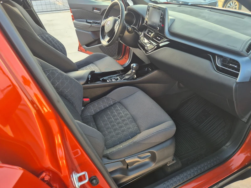 Toyota C-HR  CLUB 1.8 HYBRID AT, снимка 9 - Автомобили и джипове - 51588307