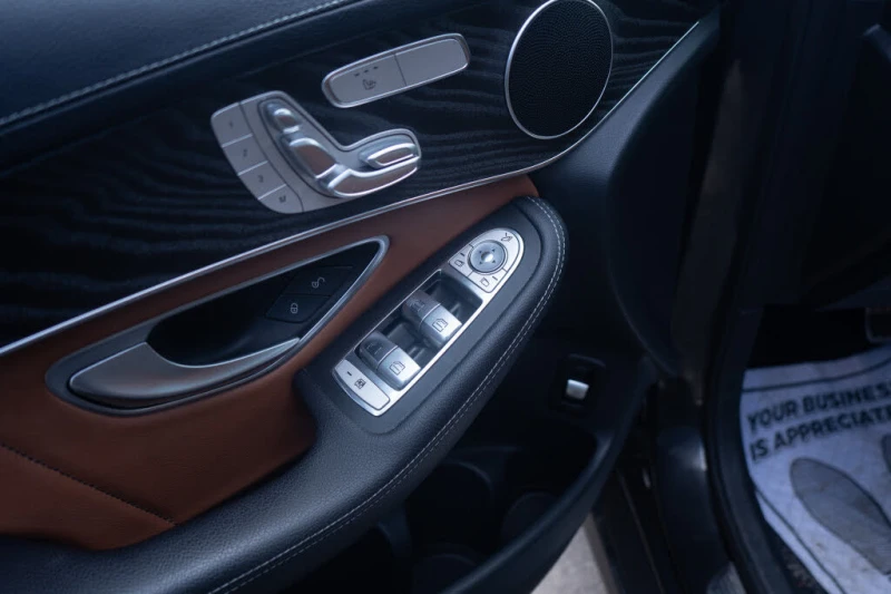 Mercedes-Benz GLC 4MATIC * AMG PKG * АвтоКредит* (ЦЕНА ДО БГ), снимка 14 - Автомобили и джипове - 53458594