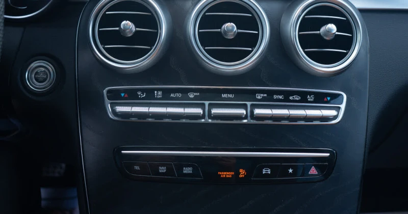 Mercedes-Benz GLC 4MATIC * AMG PKG * АвтоКредит* (ЦЕНА ДО БГ), снимка 11 - Автомобили и джипове - 53458594