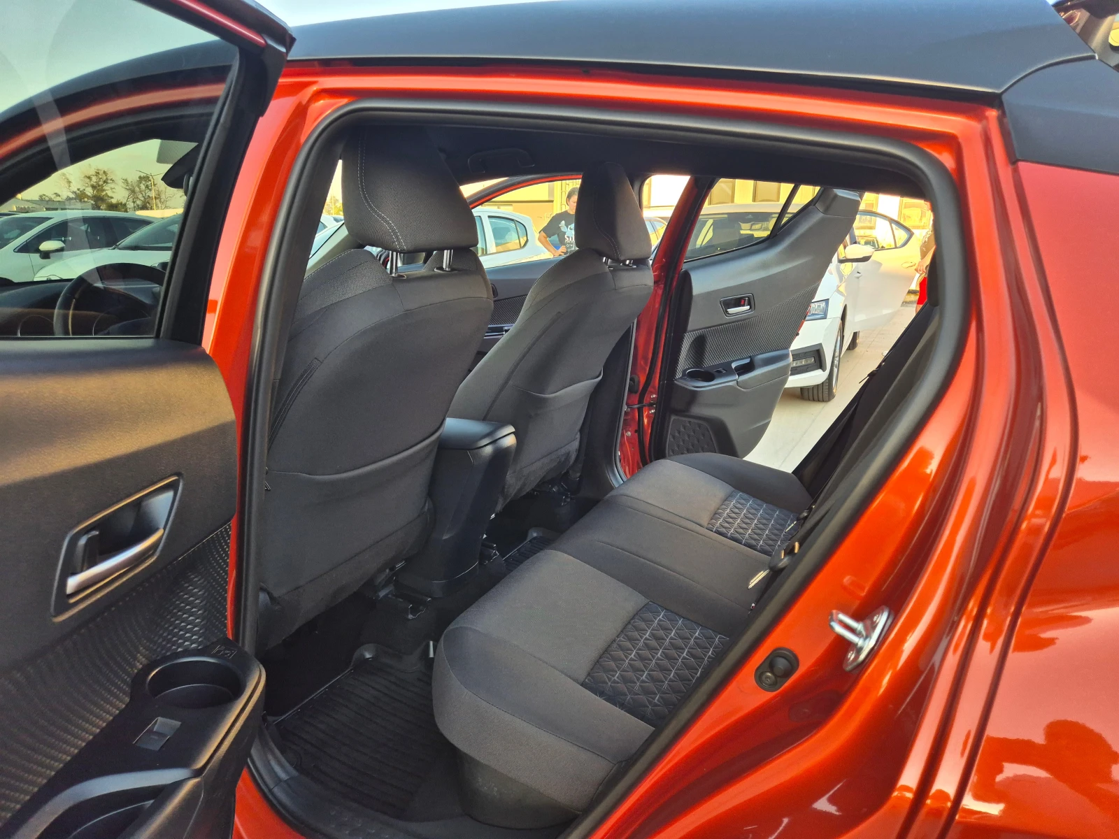 Toyota C-HR  CLUB 1.8 HYBRID AT | Mobile.bg — изображение 12