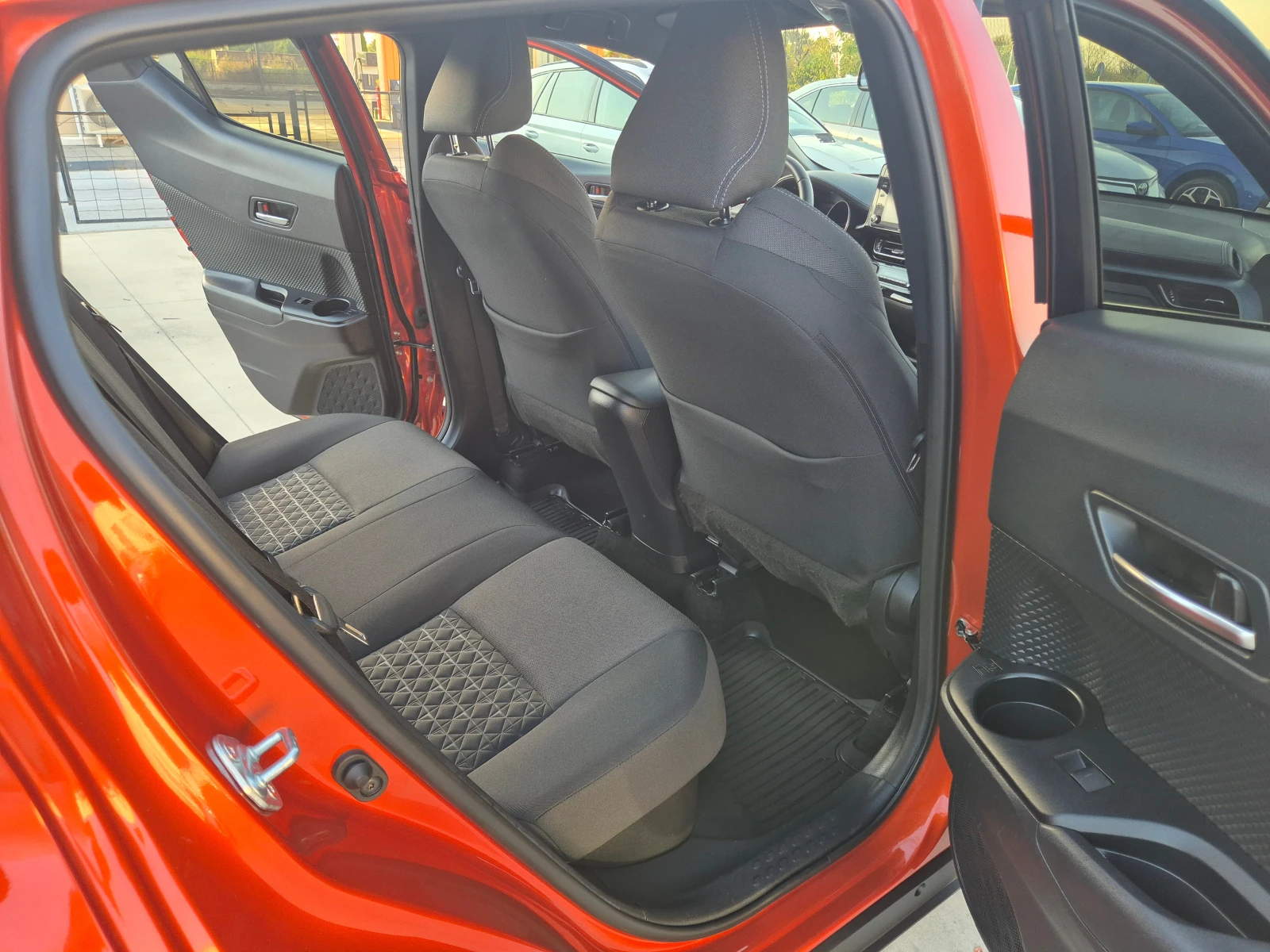 Toyota C-HR  CLUB 1.8 HYBRID AT - изображение 10