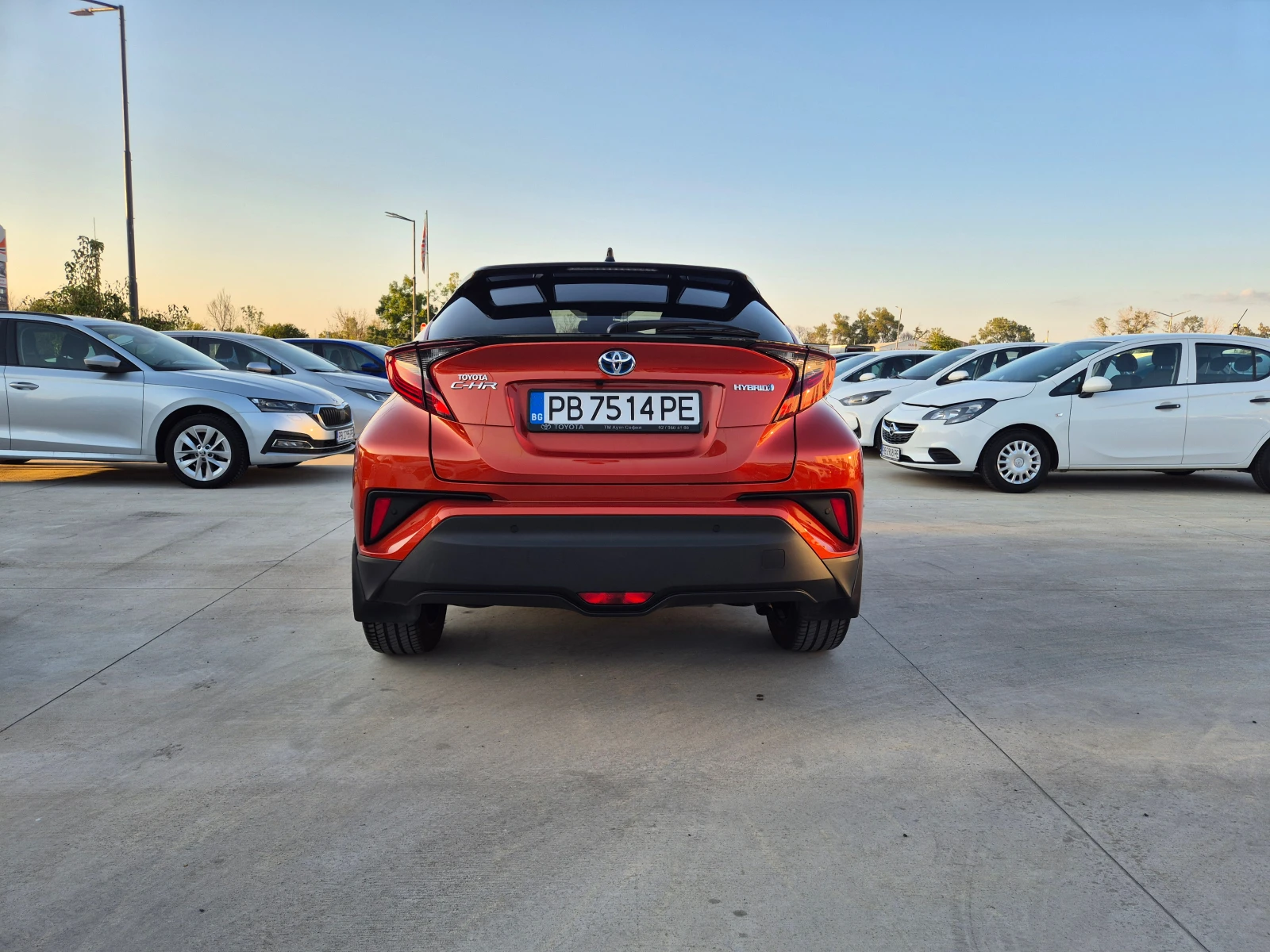 Toyota C-HR  CLUB 1.8 HYBRID AT - изображение 4