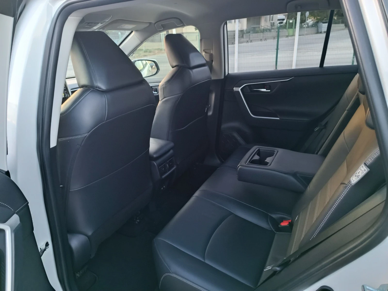 Toyota Rav4 2.0i-175кс-ШВЕЙЦАРИЯ-АВТОМАТ-4Х4-ДИСТРОНИК-FULL  - изображение 10
