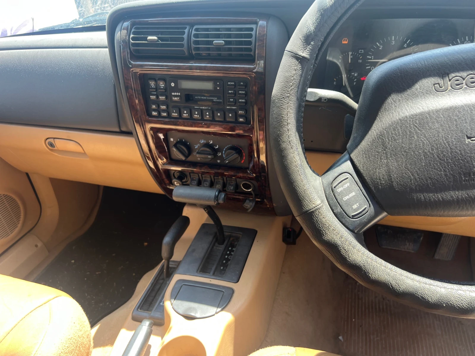 Jeep Cherokee 4.0 бензин / автоматик  - изображение 6