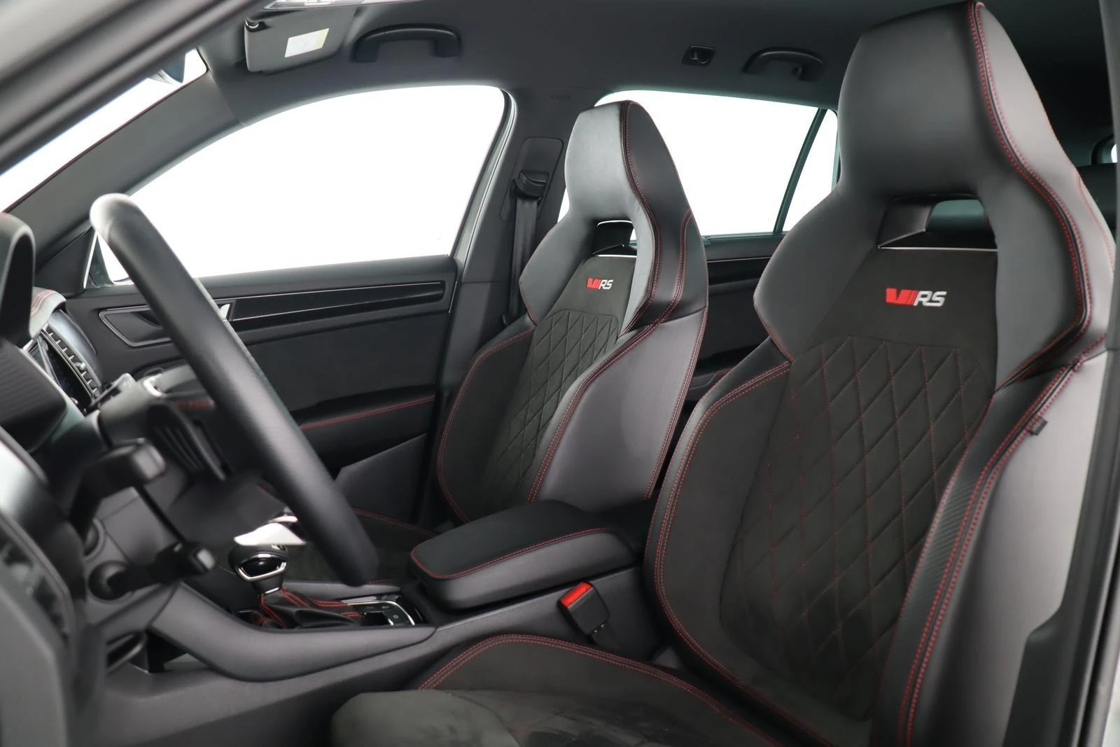 Skoda Kodiaq 2.0TSI* RS* 4X4* DSG* DISTR* MEMORY* CAM* LED* CAR - изображение 9