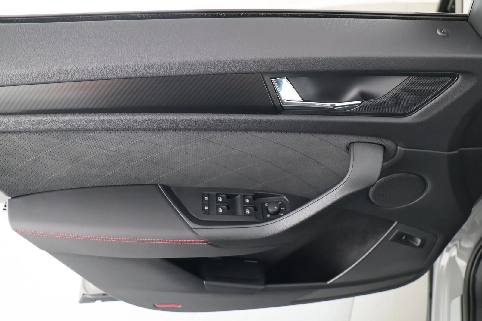 Skoda Kodiaq 2.0TSI* RS* 4X4* DSG* DISTR* MEMORY* CAM* LED* CAR - изображение 7