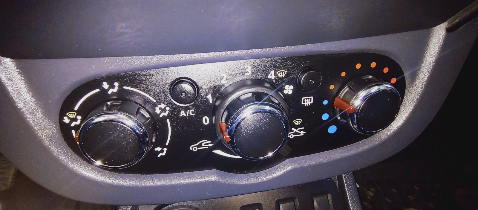 Dacia Duster Laureate, снимка 15 - Автомобили и джипове - 53749140