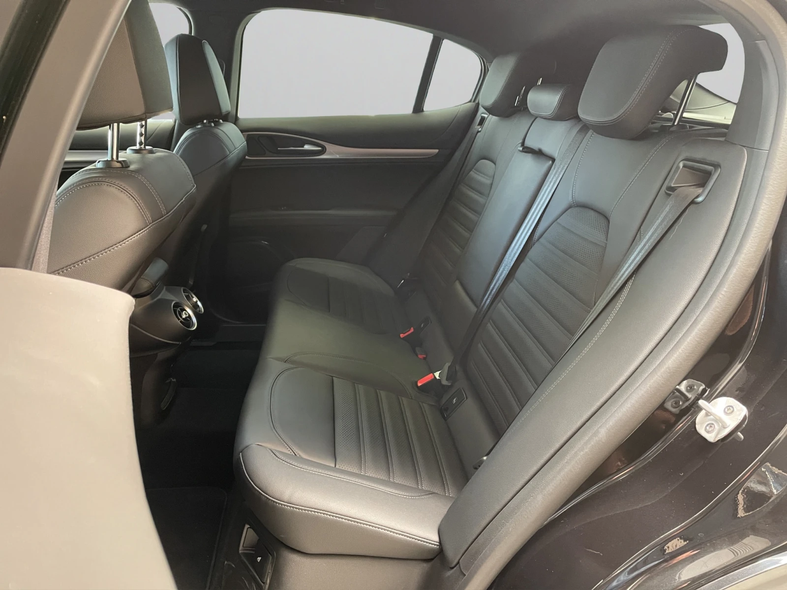 Alfa Romeo Stelvio  VELOCE 2.0 Petrol 280 hp AT8 Q4, снимка 14 - Автомобили и джипове - 54139216