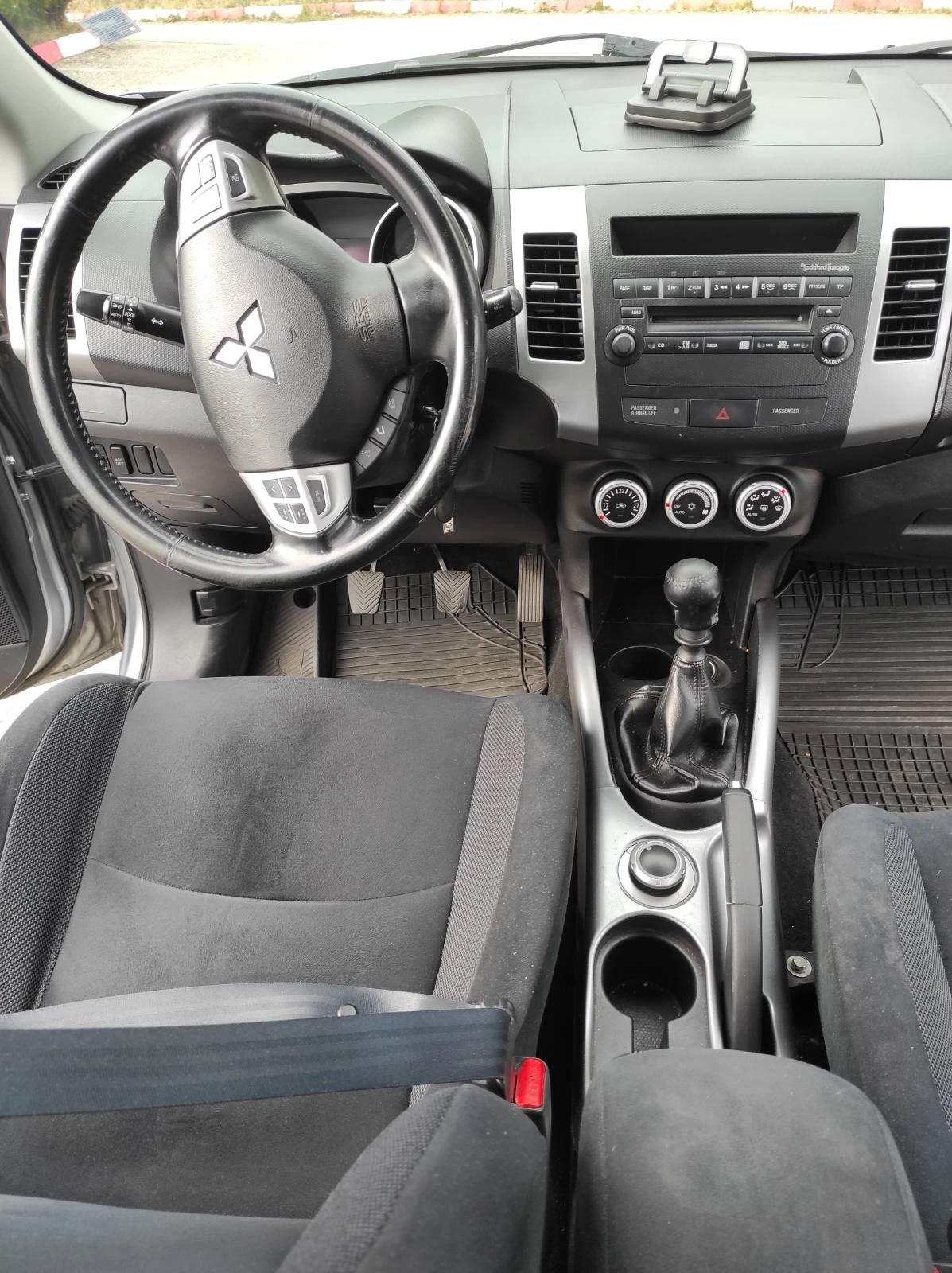 Mitsubishi Outlander, снимка 6 - Автомобили и джипове - 56137327