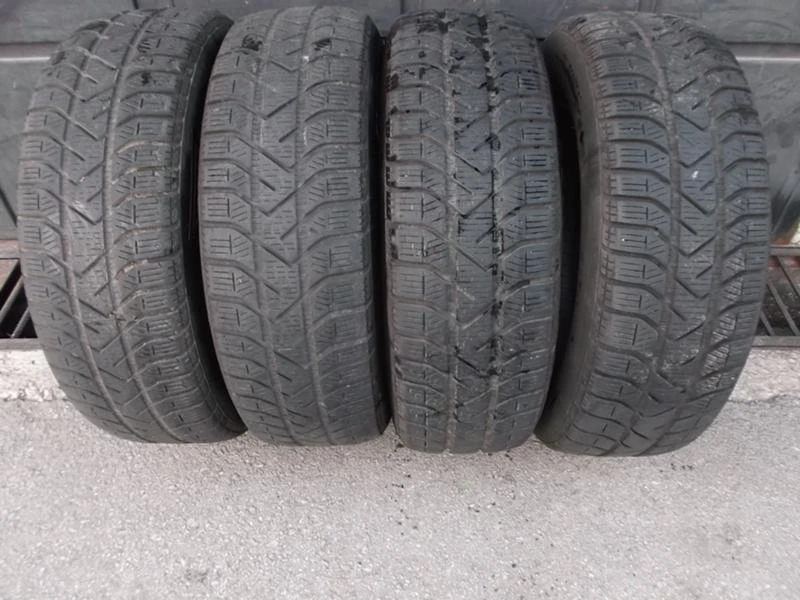 Гуми Зимни 195/65R15, снимка 1 - Гуми и джанти - 8824873