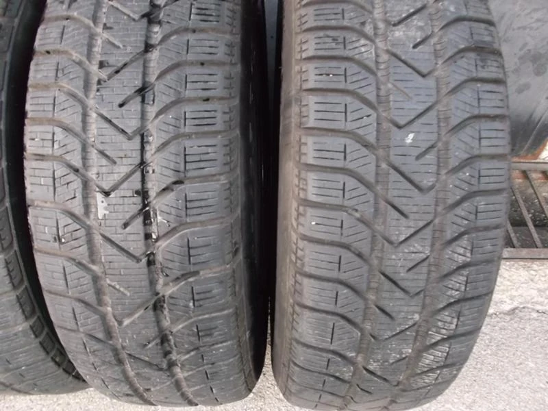 Гуми Зимни 195/65R15, снимка 2 - Гуми и джанти - 8824873