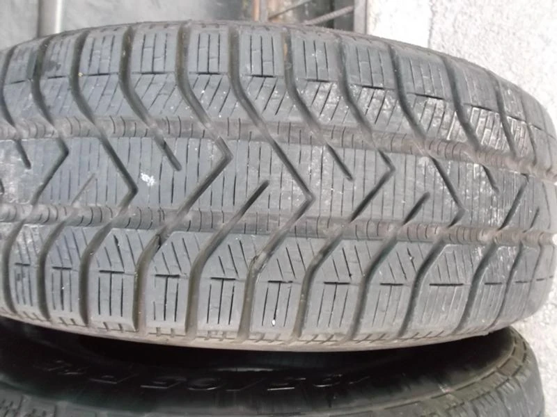 Гуми Зимни 195/65R15, снимка 4 - Гуми и джанти - 8824873