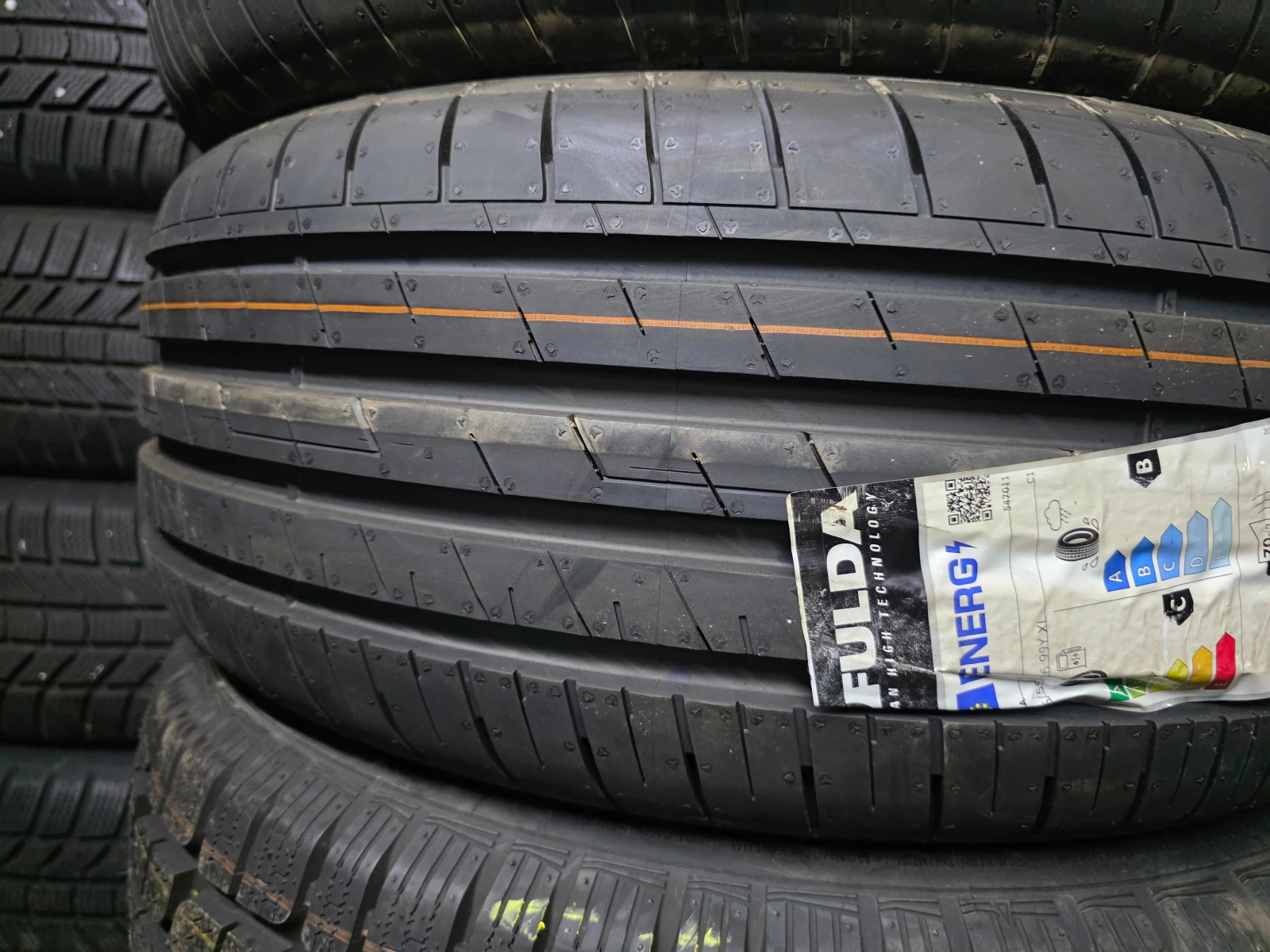 Гуми Летни 225/55R16, снимка 2 - Гуми и джанти - 55497206