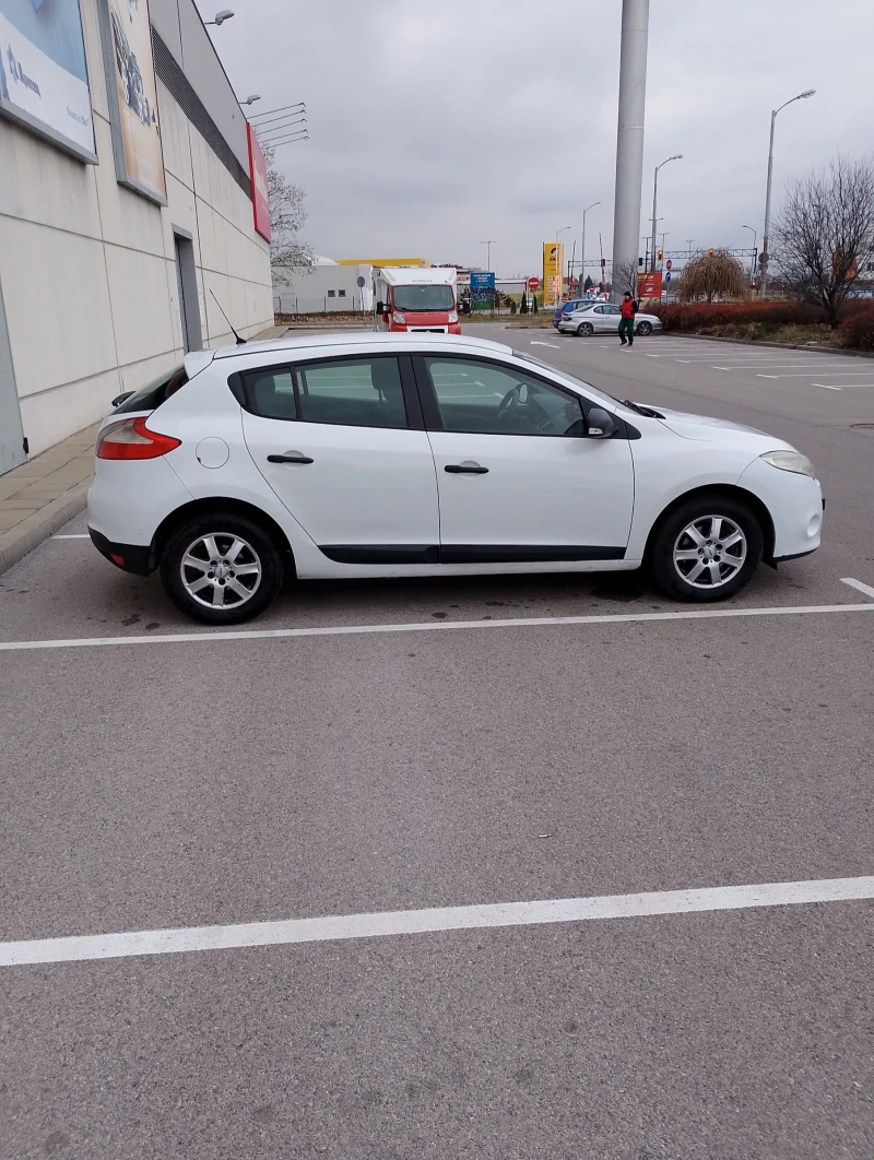 Renault Megane 1.5 DCI 86кс., снимка 6 - Автомобили и джипове - 48240392