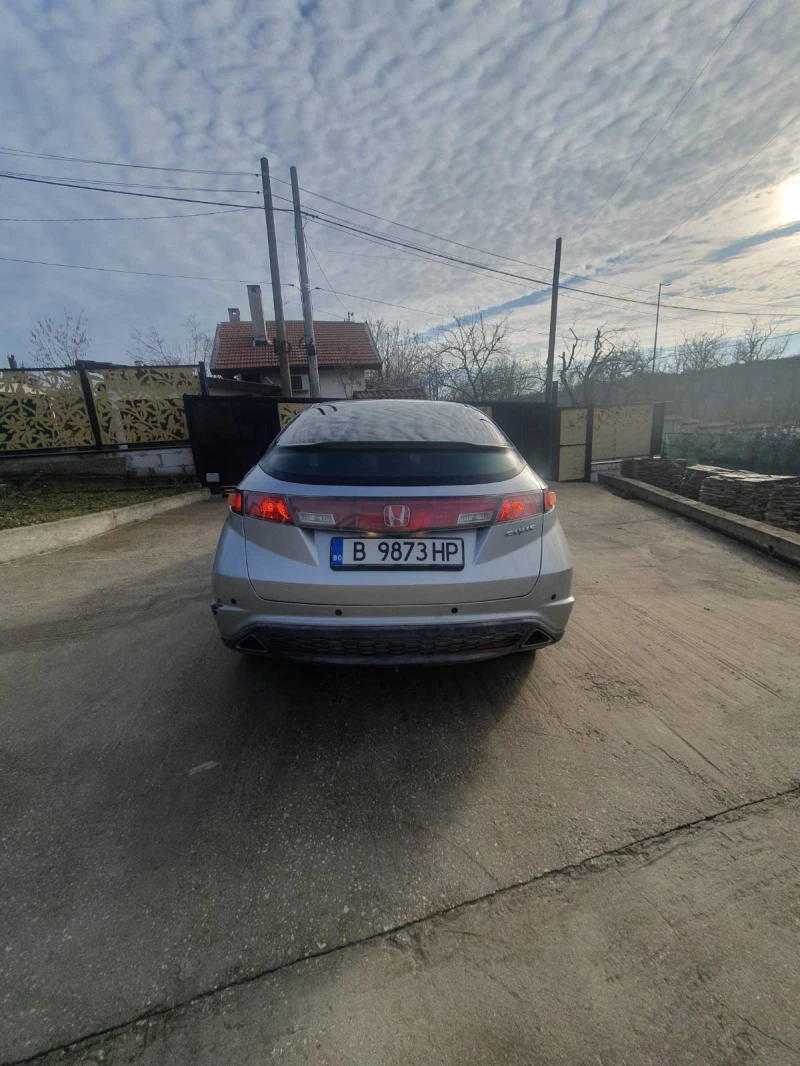 Honda Civic 1.8 ГАЗОВА УРЕДБА НАВИГАЦИЯ, снимка 2 - Автомобили и джипове - 48740100