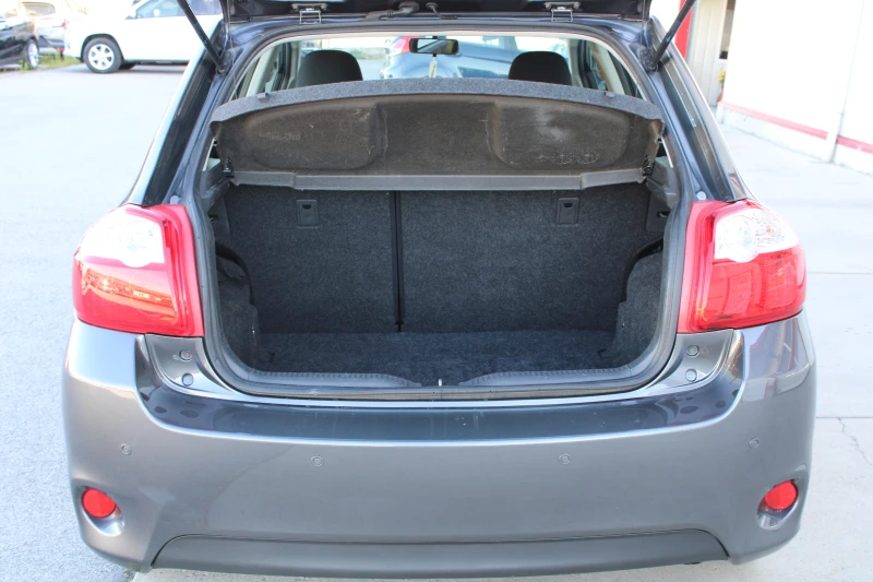Toyota Auris 1.4 D4D, снимка 14 - Автомобили и джипове - 51627377