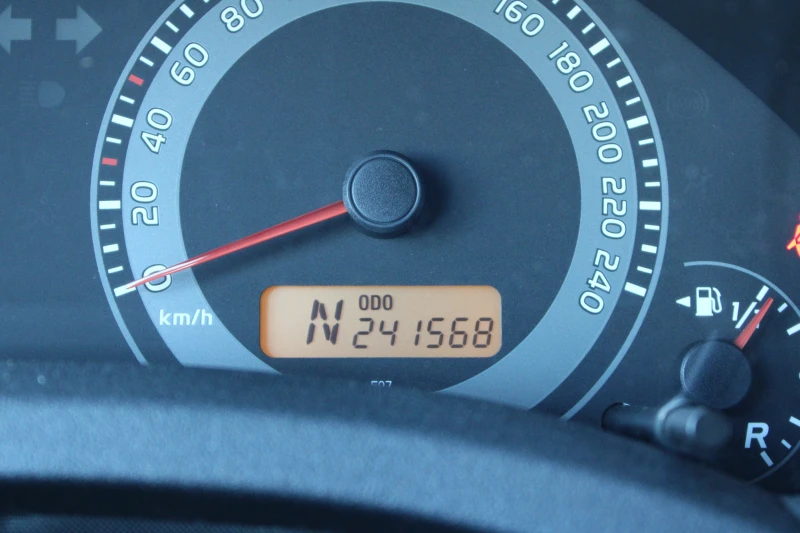 Toyota Auris 1.4 D4D, снимка 9 - Автомобили и джипове - 51627377