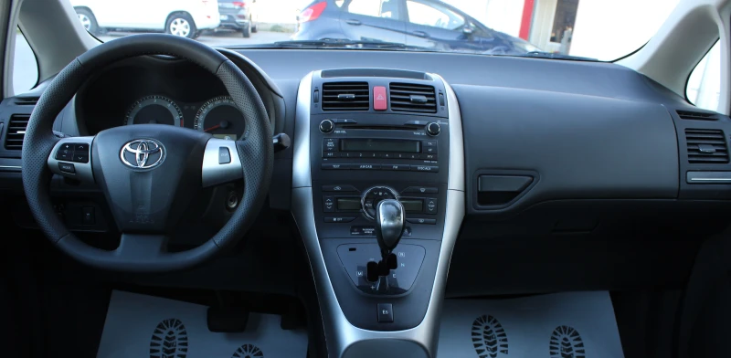 Toyota Auris 1.4 D4D, снимка 10 - Автомобили и джипове - 51627377