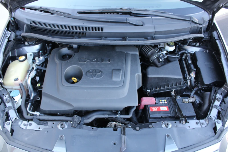 Toyota Auris 1.4 D4D, снимка 17 - Автомобили и джипове - 51627377