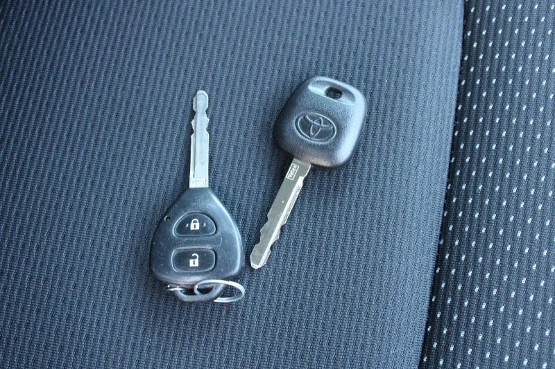 Toyota Auris 1.4 D4D, снимка 15 - Автомобили и джипове - 51627377